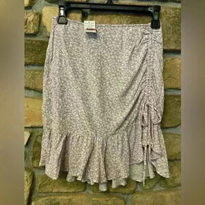 American Eagle Women’s purple daisies elastic waist mini skirt XS-S New